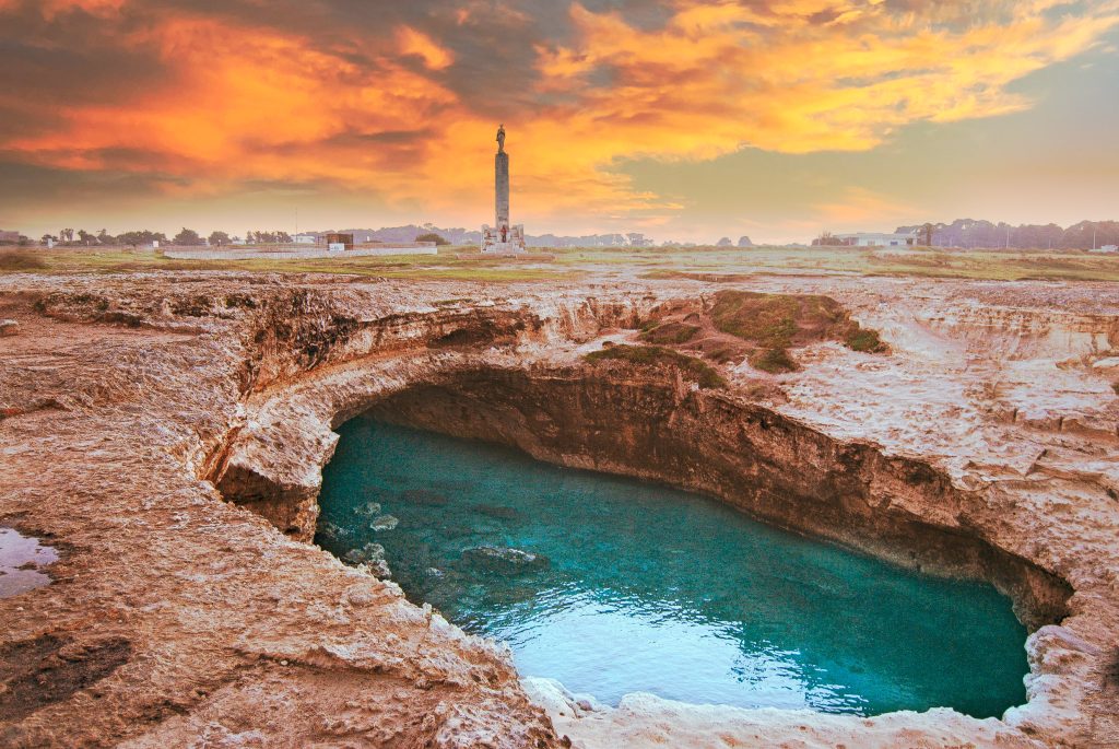 La grotta della poesia nella costa del Salento in Puglia