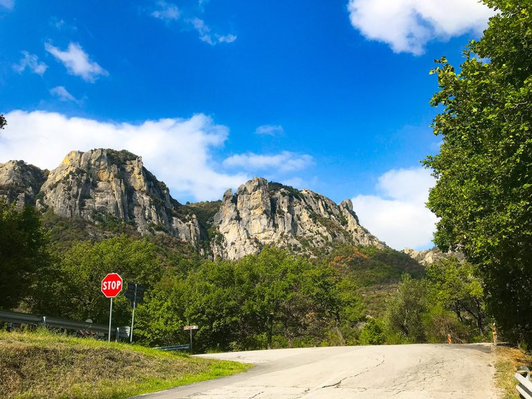 La strada di Pietrapersone con le dolomiti lucane