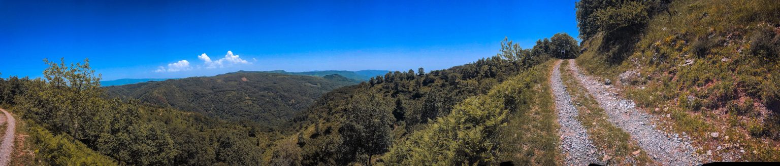 Panoramica del sentiero sulla cresta sud di Monte Cocuzzo