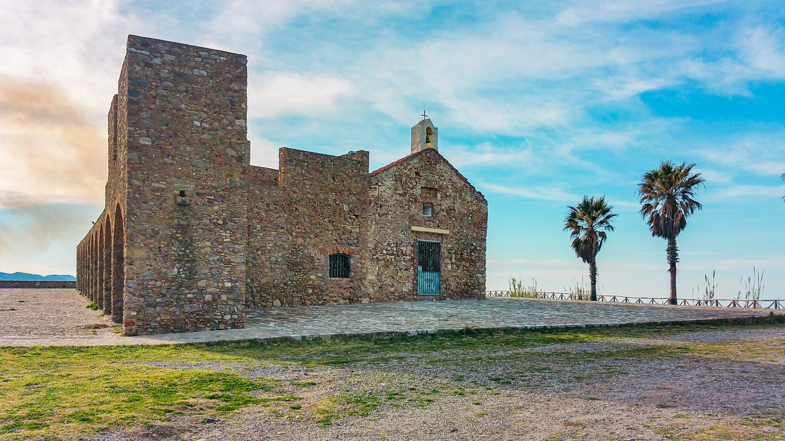 La chiesa della madonna di Mare sulla costa calabrese a Ciro Marina