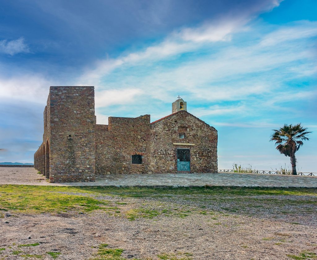 Vista frontale della chiesa della Madonna di Mare a Cirò Marina