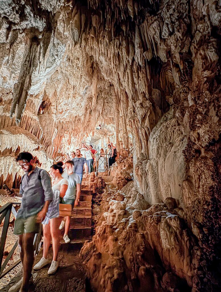 Discesa nella grotta delle meragile di Maratea