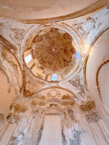 La volta dei ruderi della chiesa di San Francesco d'Assisi ad Am